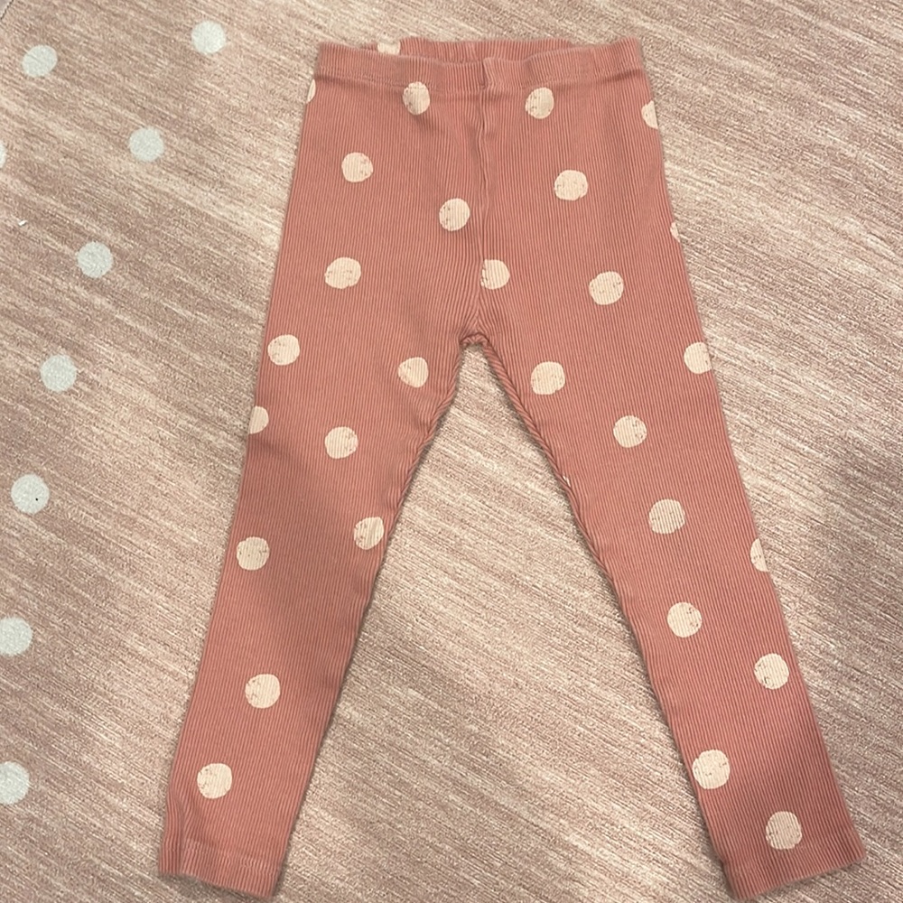 Cute pink leggings from Zara with white polka dots!